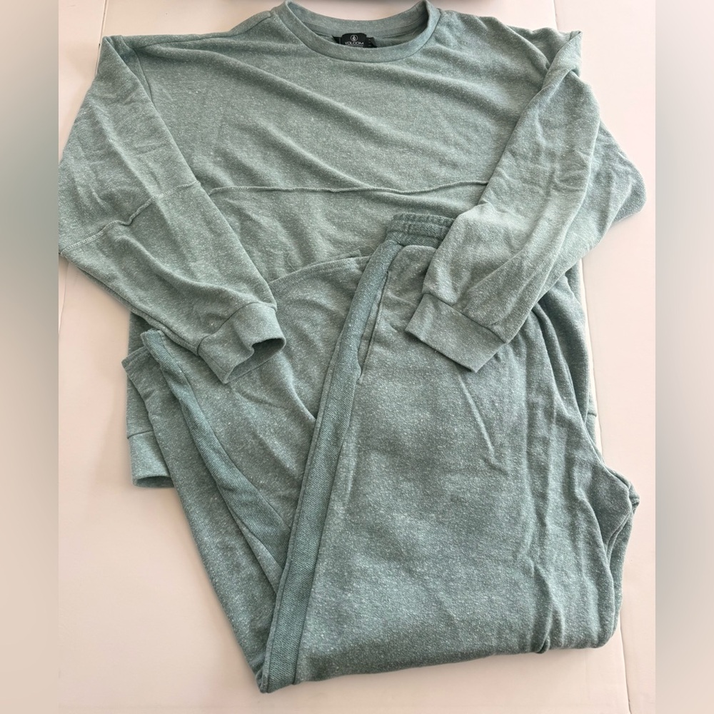 Volcom Women's Sage Green “Lived In Lounge Wear” set (top and pants)